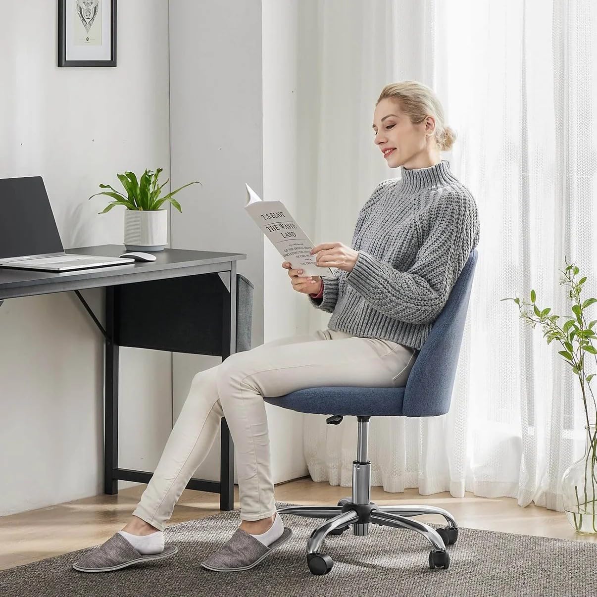 Simple Deluxe Armless Office Desk Chair, Modern Cute Swivel Vanity Chair Comfy Home Office Chairs with Wheels Height Adjustable Rolling Computer Task Stools for Living Room, Make-up, Bedroom